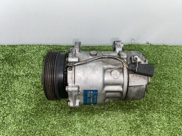 Compressor de ar condicionado para Volkswagen Bora Saloon (1J2) 1.9 Conceptline AGR 1J0820803L