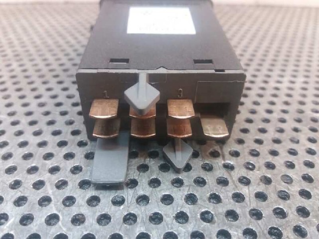 VAG 1J0953235C Кнопка аварийки в наличии Чернигов