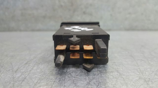 1J0959621E VAG Кнопка включения обогрева заднего стекла купить в Полтава