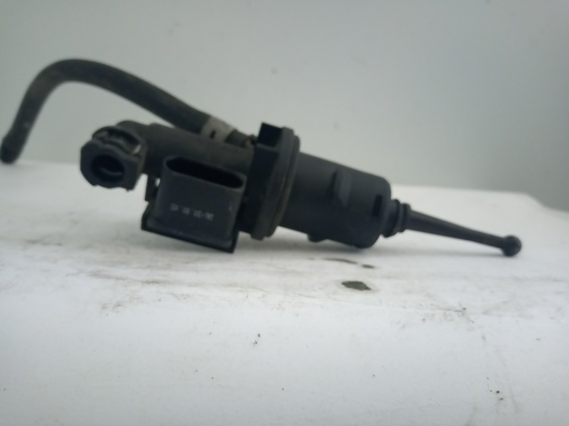 Cilindro mestre de embraiagem 1K0721388F VAG