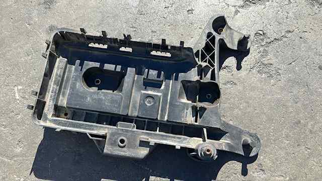 Fixação (suporte) de bateria recarregável 1K0915333 VAG
