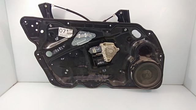 Motor regulador do vidro dianteiro esquerdo para Volkswagen Passat Variant (3C5) Highline / 08.05 - 12.10 BKP 1K0959701P
