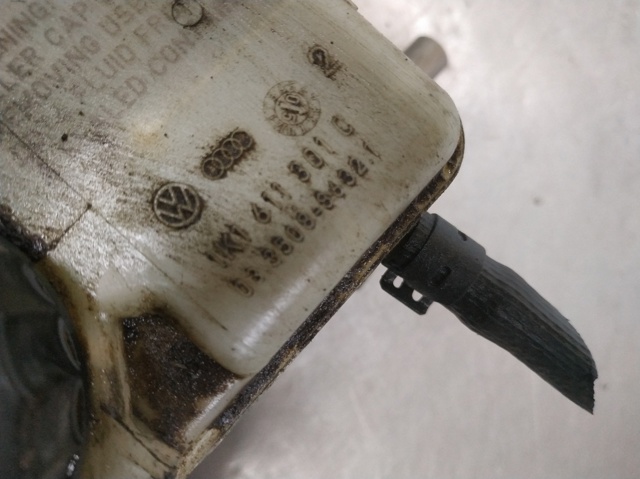 Tanque de cilindro mestre do freio (de fluido de freio) 1K1611301C VAG