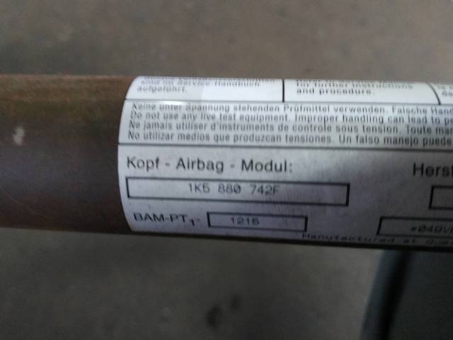 VAG 1K5880742F Шторка боковая, правая в наличии Полтава