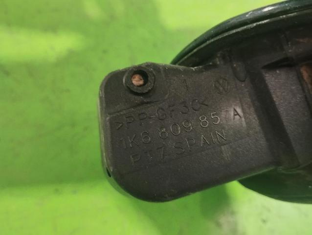1K6809857A Лючок бензобака купить Каменское