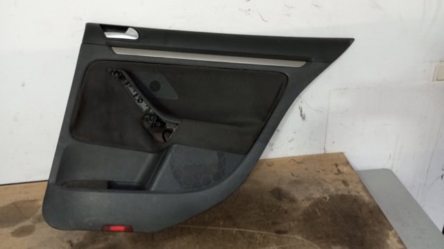 1K6867212 Обшивка (облицовка) внутренняя двери задней правой купить Житомир