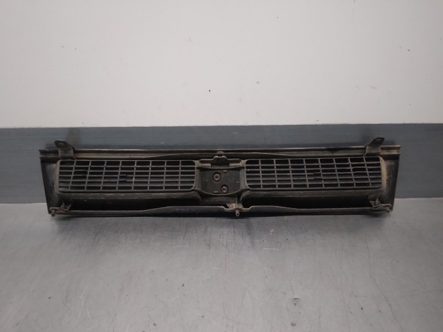 1L0853653 VAG Решетка радиатора купить в Кривой Рог