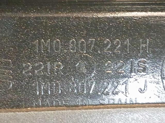 VAG 1M0807221H Бампер передний в наличии Ровно