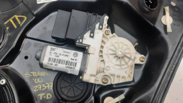 VAG 1M0839730F Механизм стеклоподъемника двери задней правой в наличии Львов