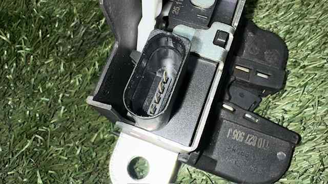 VAG 1T0827505J Замок багажника в наличии Ирпень