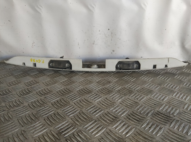 VAG 1U6827577E Молдинг крышки багажника в наличии Запорожье