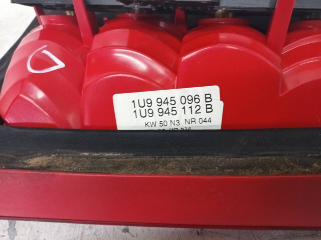 VAG 1U9945096 Фонарь задний правый в наличии Сумы