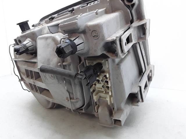 2028200261 MERCEDES Правая фара купить в Львов