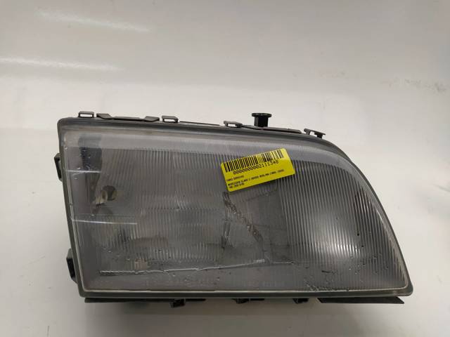 Luz direita 2028201861 Mercedes