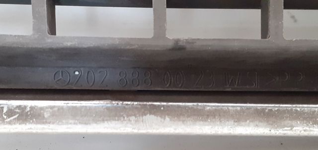 Grelha do radiador Mercedes C W202