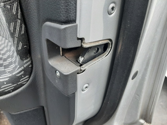 2037200435 MERCEDES Замок передней правой двери купить в Кривой Рог