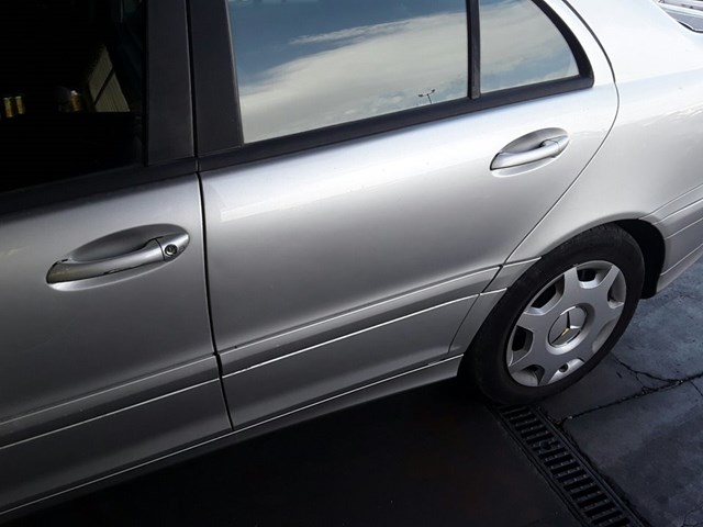 Porta traseira esquerda para Mercedes-Benz C-Class C 220 D (202.121) OM604910 203730070567