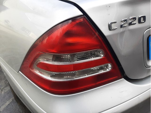 Luz traseira esquerda para Mercedes-Benz C-Class C 200 Kompressor (203.045) 111955 2038200164