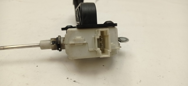2038201997 MERCEDES Замок открывания лючка бензобака купить в Ужгород