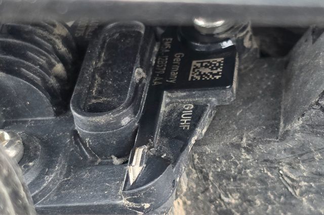 2038581 FORD Датчик потока (расхода) воздуха, расходомер M.A.F. - (Mass Airflow) купить в Каменское