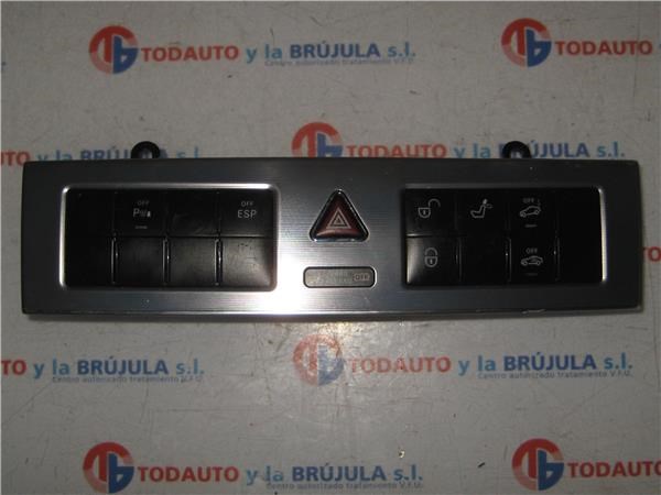 2038701810 MERCEDES Кнопка включения аварийного сигнала купить в Кривой Рог