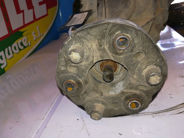 2043510408 MERCEDES Крышка редуктора заднего купить в Житомир