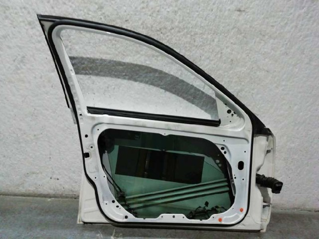 Porta dianteira esquerda Mercedes C W204