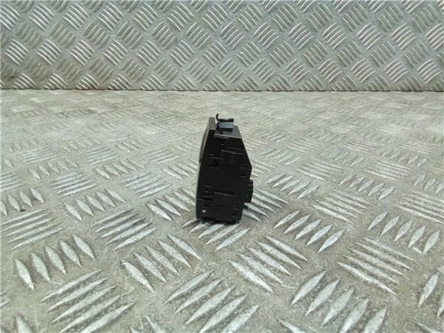 2048201910 MERCEDES Кнопка включения аварийного сигнала купить в Винница
