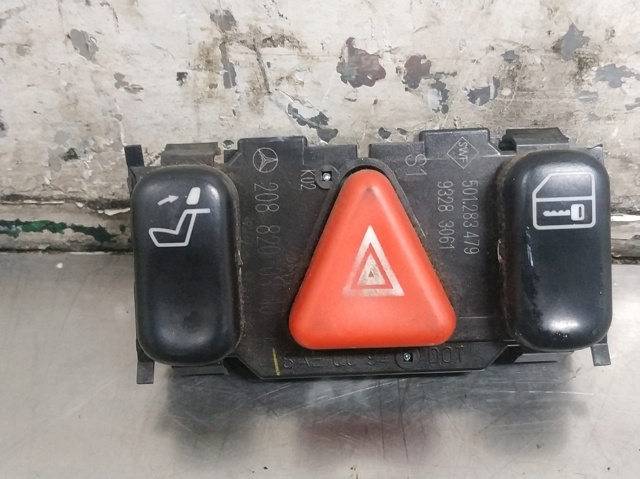 Botão de ativação do sinal de emergência Mercedes C S202