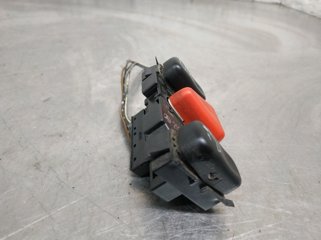 Botão de ativação do sinal de emergência Mercedes C S202