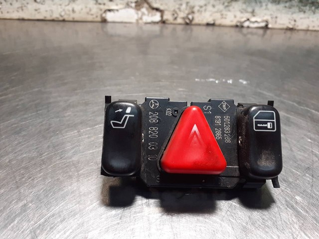 Botão de ativação do sinal de emergência Mercedes C S202