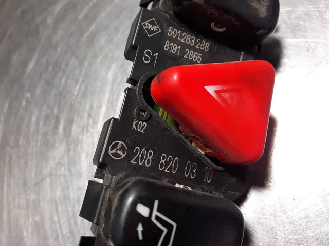 Botão de ativação do sinal de emergência Mercedes C S202