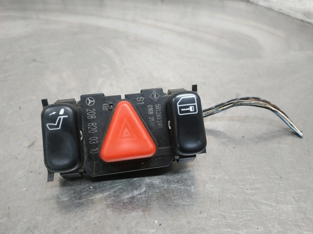 Botão de ativação do sinal de emergência Mercedes C S202