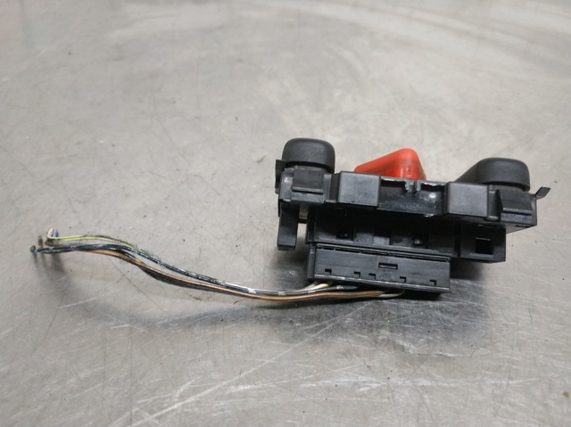 Botão de ativação do sinal de emergência Mercedes C S202