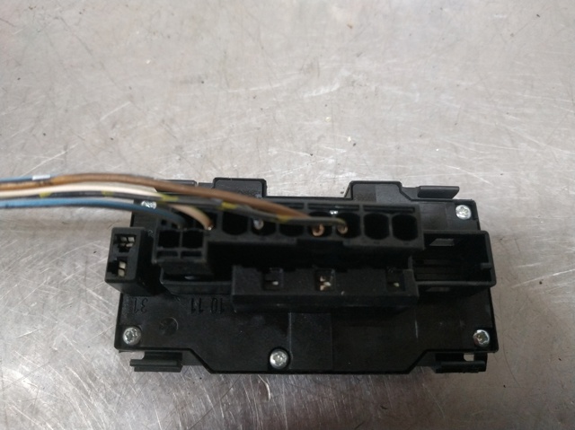 Botão de ativação do sinal de emergência Mercedes C S202