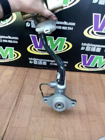 Cilindro mestre do freio 21027199 MITSUBISHI