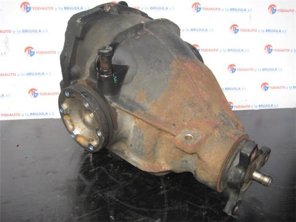 2103511808 MERCEDES Крышка редуктора заднего купить в Кривой Рог