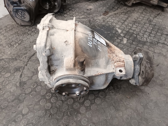 MERCEDES 2103513008 Крышка редуктора заднего в наличии Украина