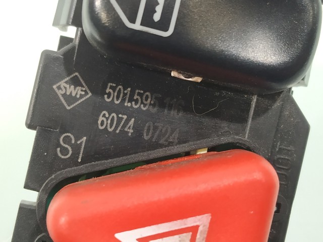 Botão de ativação do sinal de emergência Mercedes E S210