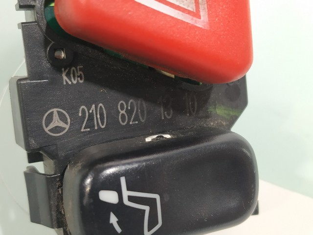 Botão de ativação do sinal de emergência Mercedes E S210