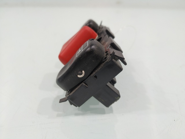 Botão de ativação do sinal de emergência Mercedes E S210