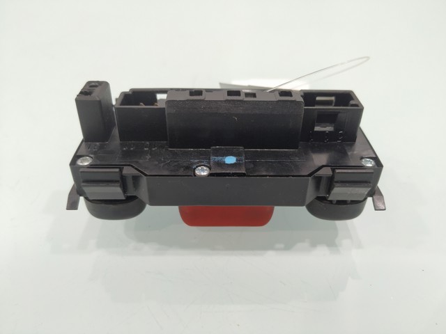 Botão de ativação do sinal de emergência Mercedes E S210