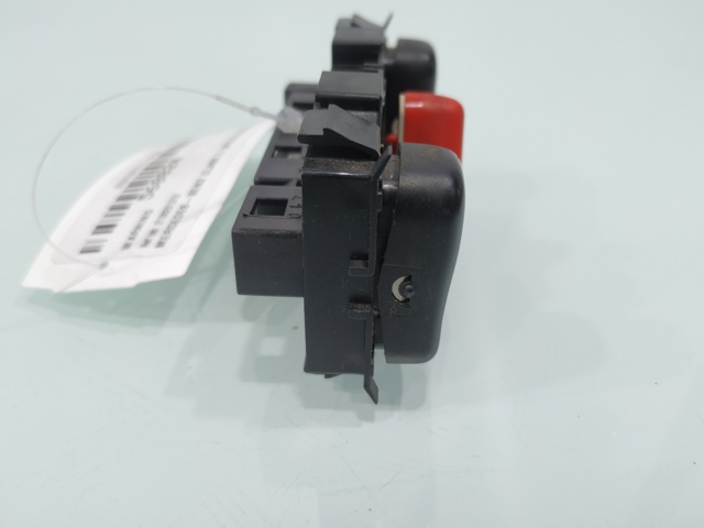 Botão de ativação do sinal de emergência Mercedes E S210