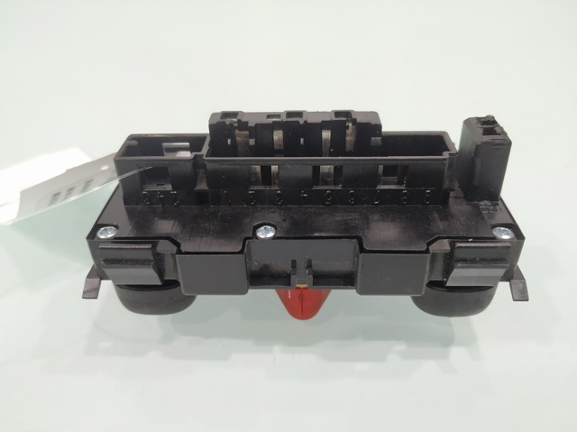 Botão de ativação do sinal de emergência Mercedes E S210