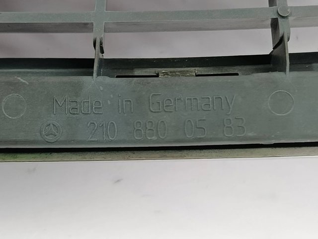 MERCEDES 2108800583 Решетка радиатора в наличии Каменское