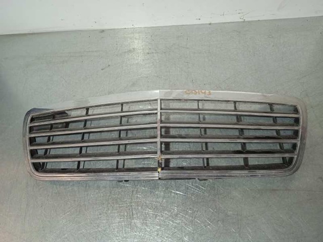MERCEDES 2108800683 Решетка радиатора в наличии Кривой Рог