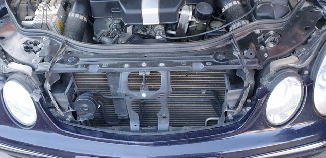 Condensador de ar condicionado / radiador para Mercedes E Class (W211) Sedan OM642920 2115001154