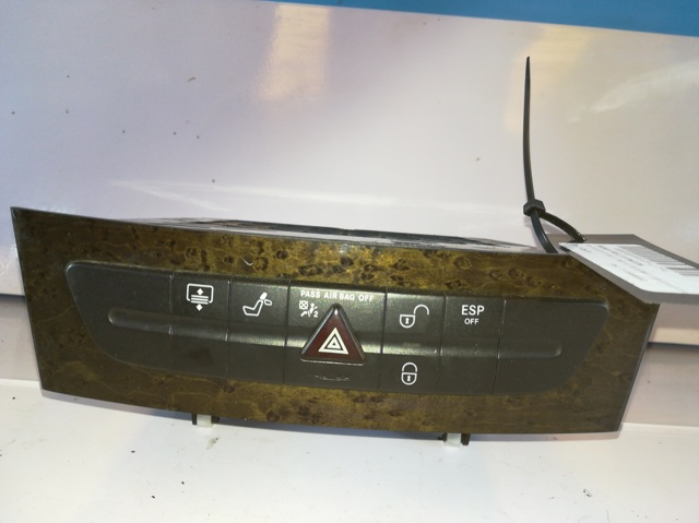 MERCEDES 2116800552 Кнопка аварийки в наличии Украина