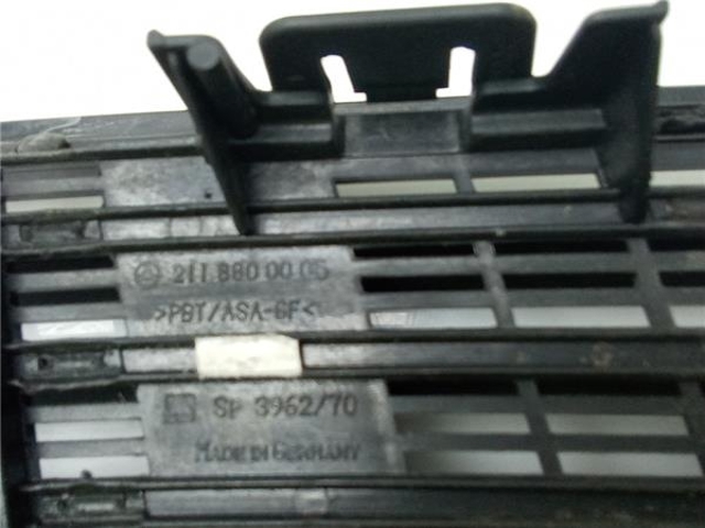 MERCEDES 2118800005 Решетка капота в наличии Николаев