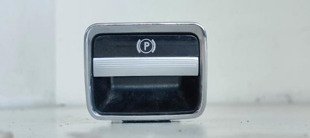 MERCEDES 2215401445 Ручка освобождения ручного (стояночного) тормоза в наличии Кривой Рог